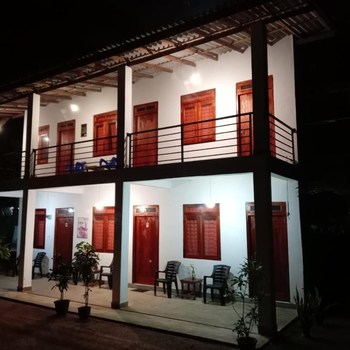 Lake House Home Stay - Hotel exterior or room view