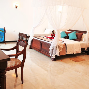 Tropical Inn - Hotel exterior or room view